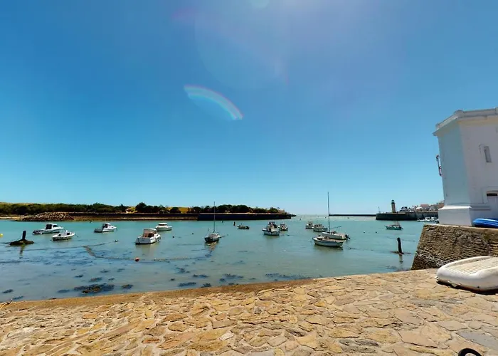 Face Au Port De Saint Gilles Croix De Vie